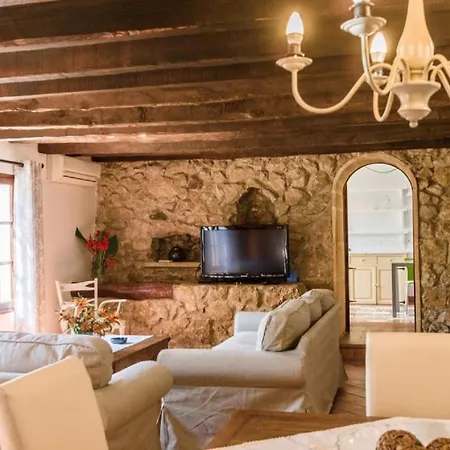 Garroverar Villa *